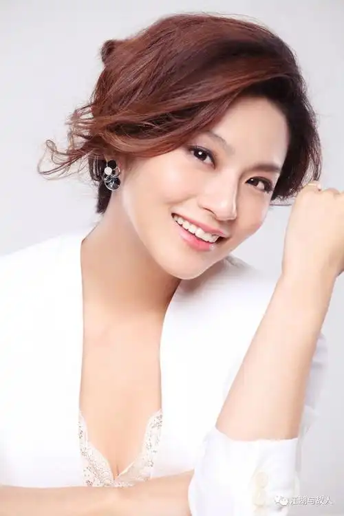 年过40岁还未婚的8位央视女主持人,最后一位曾经还是高考状元|刘芳菲|