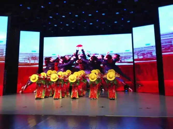 南京机电首届才艺表演,艺术节演出.舞蹈太阳出来喜洋洋