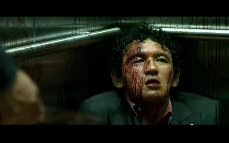 论单兵战斗力我只服电梯战神丁青一把匕首燃爆整个电梯