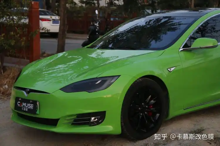 特斯拉卡慕斯改色膜pet蟒蛇绿,独特配色很难不爱 - 知乎