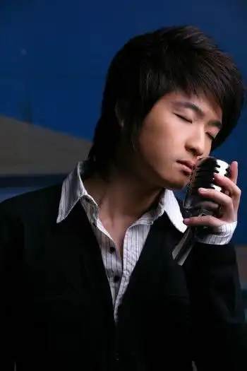 张政再当爱心大使 新歌成k歌表白最佳曲目