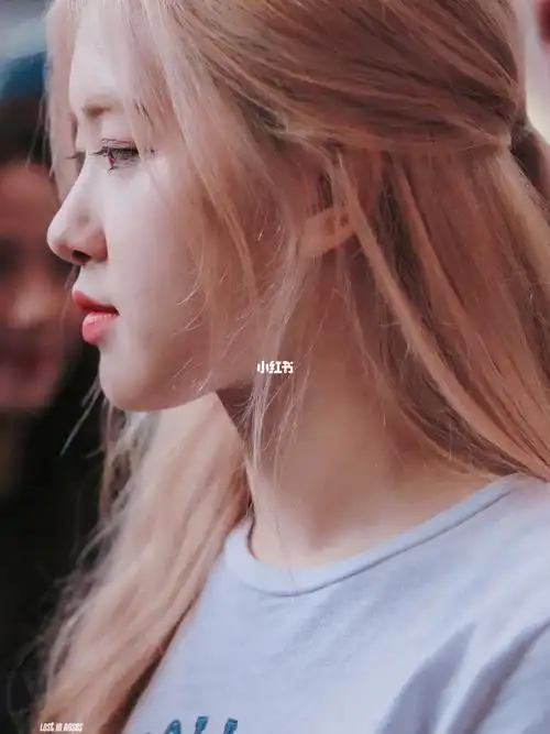 绝美侧脸朴彩英_朴彩英_侧脸_rosé_娱乐_明星娱乐资讯