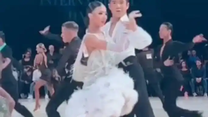 王崇墨李茉晗 活力四射富有动感的魅力舞姿