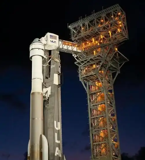 美国运载火箭摄影猛照宇宙神5拖着长长尾流犹如太空奇景