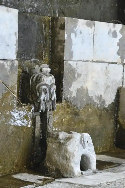 明朝时,由忻,崞两地七村,联合在城头前村修建龙王池,因池名闻甚远,遂