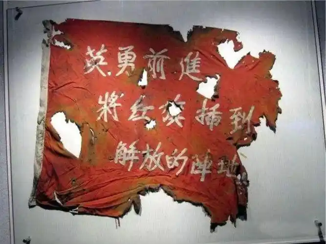 这面曾屹立于上甘岭的红旗同样伟大.上甘岭不过3.