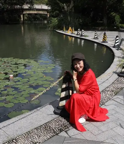 《天堂最美是杭州》李兰美女醉游在杭州西湖于2018年8月28日