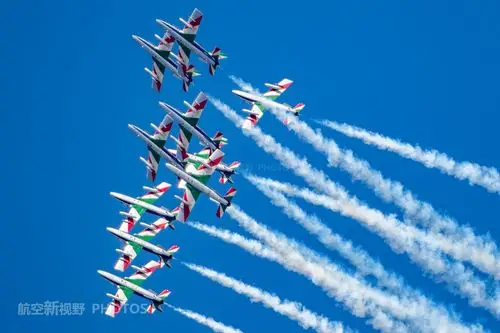 世界各国空军飞行表演队 最擅长空中密集编队的就是三色箭
