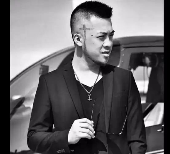 《我们不一样》演唱者大壮被央视点名是老赖 网友:能跟你一样吗