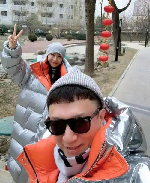 孙红雷与王骏迪的一次香港偶遇,成为网络热议的话题.