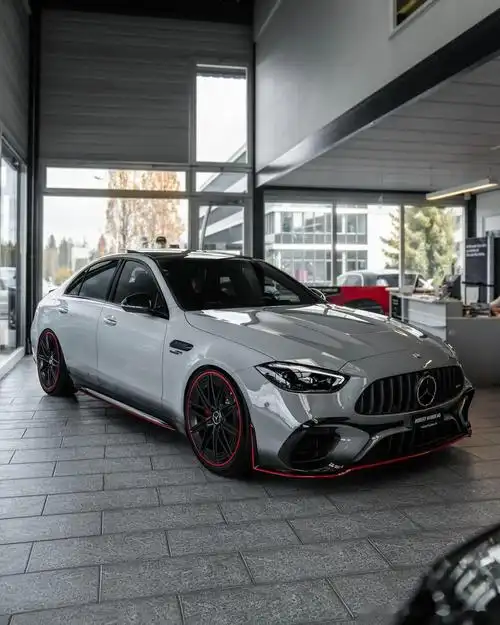 梅赛德斯-amg c63s e-performance,帕拉梅拉和它你选谁?