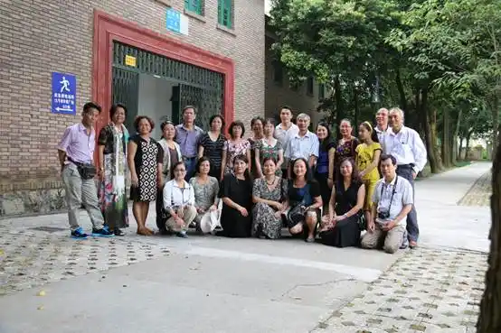 原越南"九二"学校老校友重返甲山追忆美好童年时光