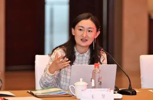 中山大学王堃教授在"中国酒哲学"高端论坛上发言.