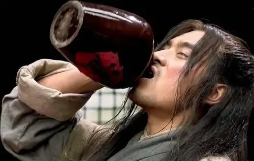 《水浒传》里,武松喝的差不多就是馋了水的黄酒.