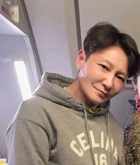 46岁李宗翰近照曝光!脸部肿胀变化大认不出,被指过度医美姨味重