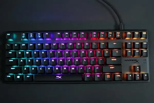 一寸短一寸巧87键hyperx起源竞技版rgb游戏机械键盘