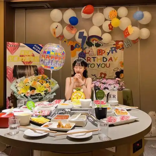 海底捞生日包厢真的好出片呀冲鸭