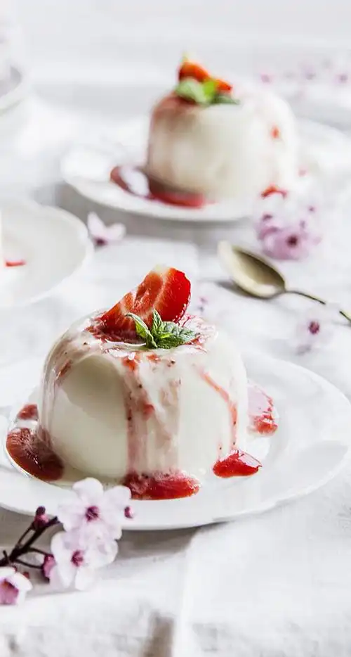 草莓冰淇凌吃货美食壁纸唯美插画甜点