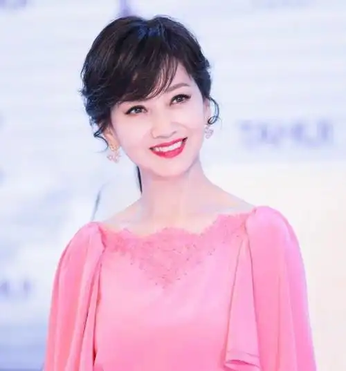 赵雅芝素颜照,赵雅芝老公个人资料(生活中的赵雅芝图片 近照)