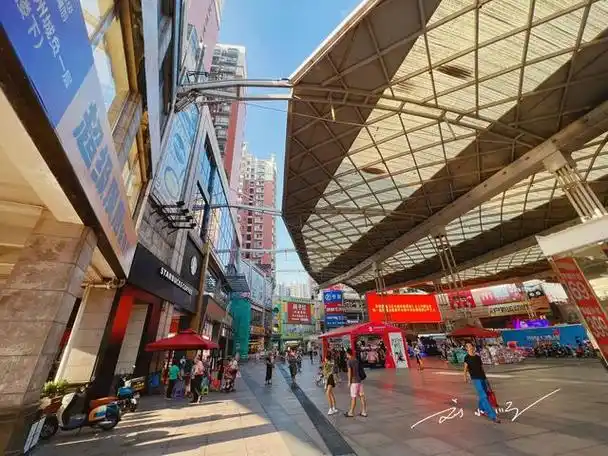 实拍广东佛山"东方广场",不靠近地铁的老牌商场,人气却很旺