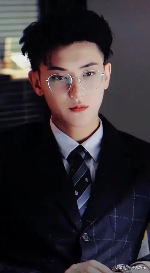 黄子韬非常帅气的时候(黄子韬认真起来好帅)(2)