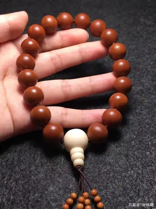橄榄核雕手串高级创意搭配