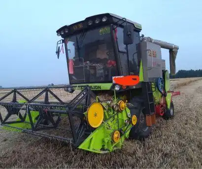 中联谷王tb80b小麦收割机