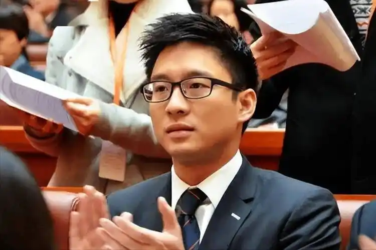 恭喜!霍启刚大婚12年霍家将再迎喜事,霍启仁向泰国女友成功