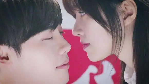 doctor异乡人里面的宋在熙不是坠桥而死么,朴勋怎么还一直找她?