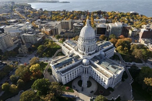 简称uw-madison,位于美国威斯康星州的首府麦迪逊,是威斯康星大学系统