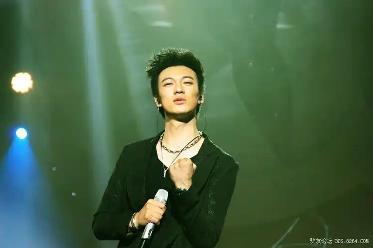 顶贵州籍信乐团主唱刘文杰