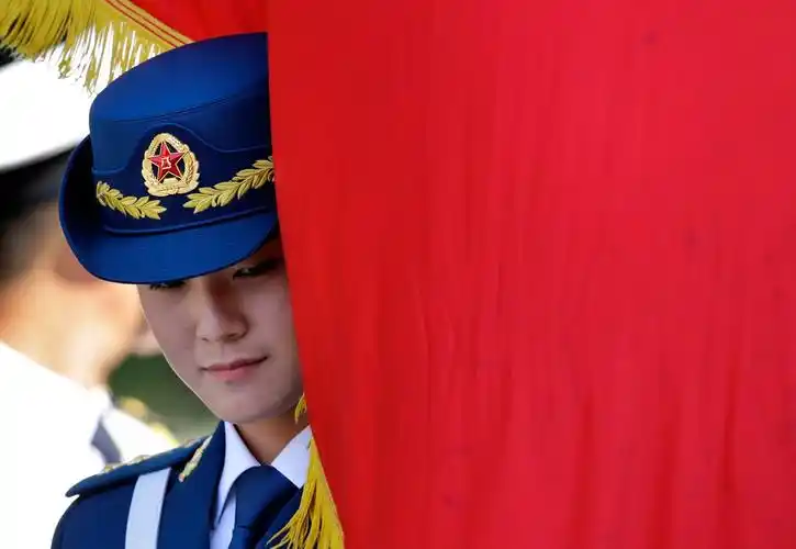 中国仪仗队女兵迎接意大利总理