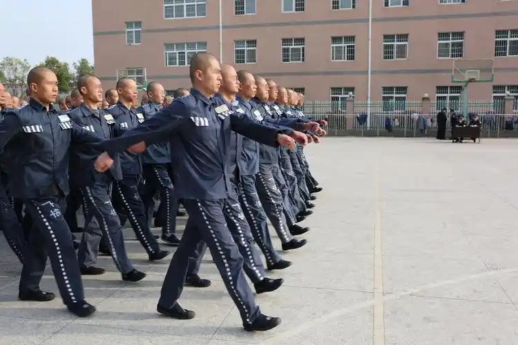 广华监狱在服刑人员中开展示范监狱,"三好"创建13工作动员会暨队列