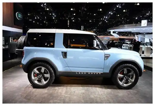 这辆小型的路虎车,搭配四驱 8at,外形威武,要超过牧马人了