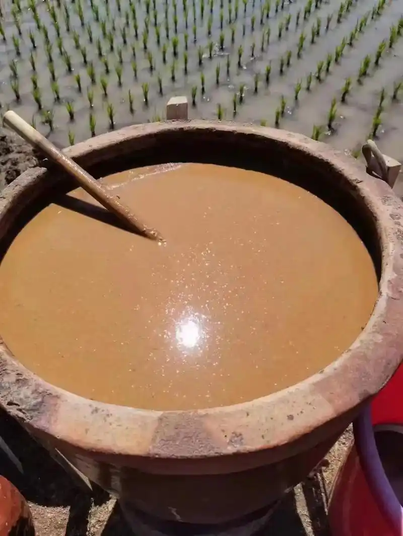 东北农家大酱,精选优质黄豆,自然足月发酵,古法酿造,手工打耙 - 抖音