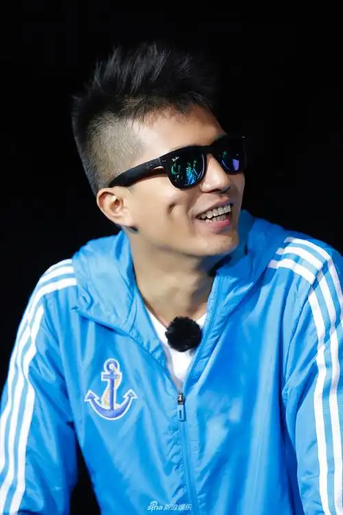 组图:《来吧兄弟》段博文秒变行走的表情包 可爱又呆萌!