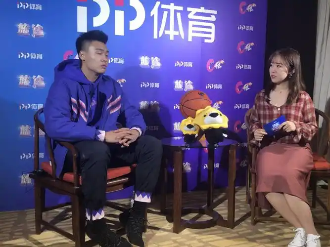 同时作为众多女球迷心目中的型男代表,赵睿公布了自己对女朋友的挑选