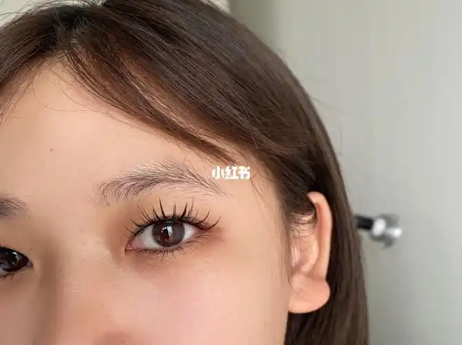 单眼皮妹妹的睫毛