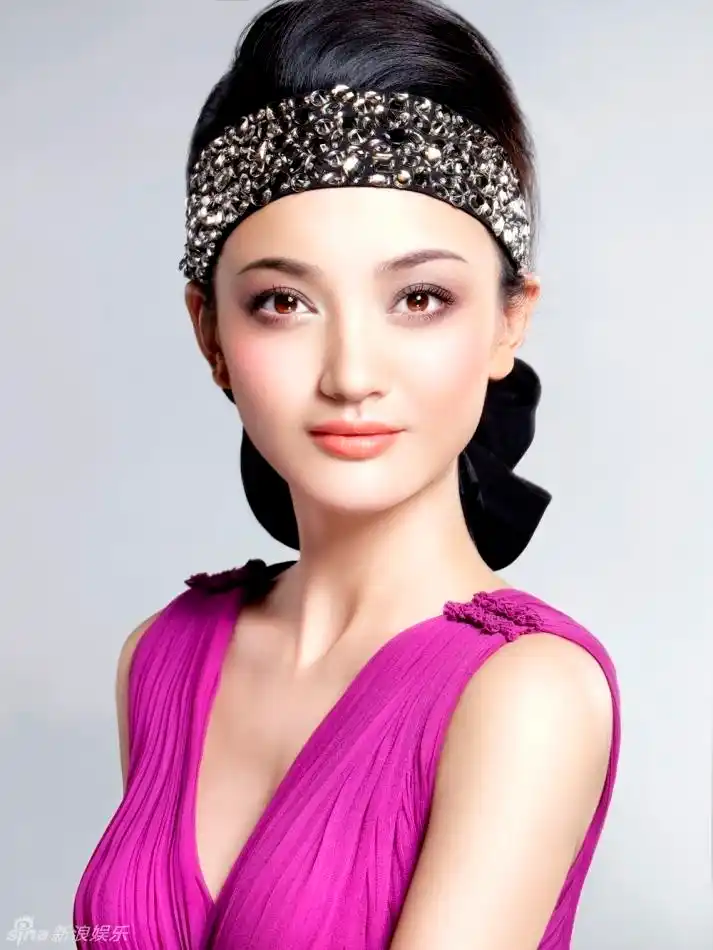 组图:朱杰芭莎圣诞妆容写真 水火两极妆容_高清图集_新浪网