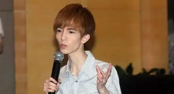 八位瘦成纸人的男明星,皮包骨瘦如柴,各有各的悲伤_罗云熙_朴树_减肥