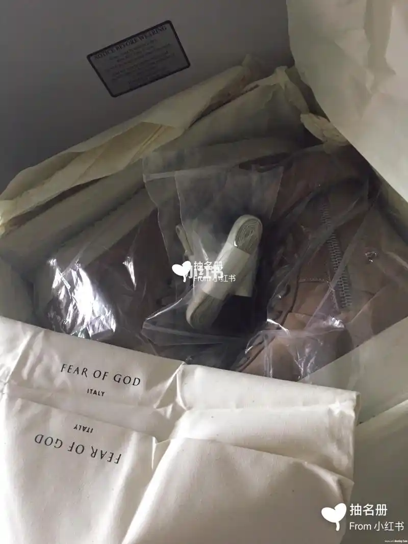 fear of god 沙色og军靴 去年年底买的 一直被遗忘在衣柜里 现在才翻