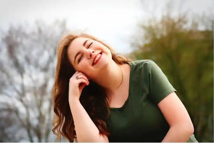 反而是那些丰满的,健美的身材, 与丰满的下巴,饱满的额头更为协调. 2.