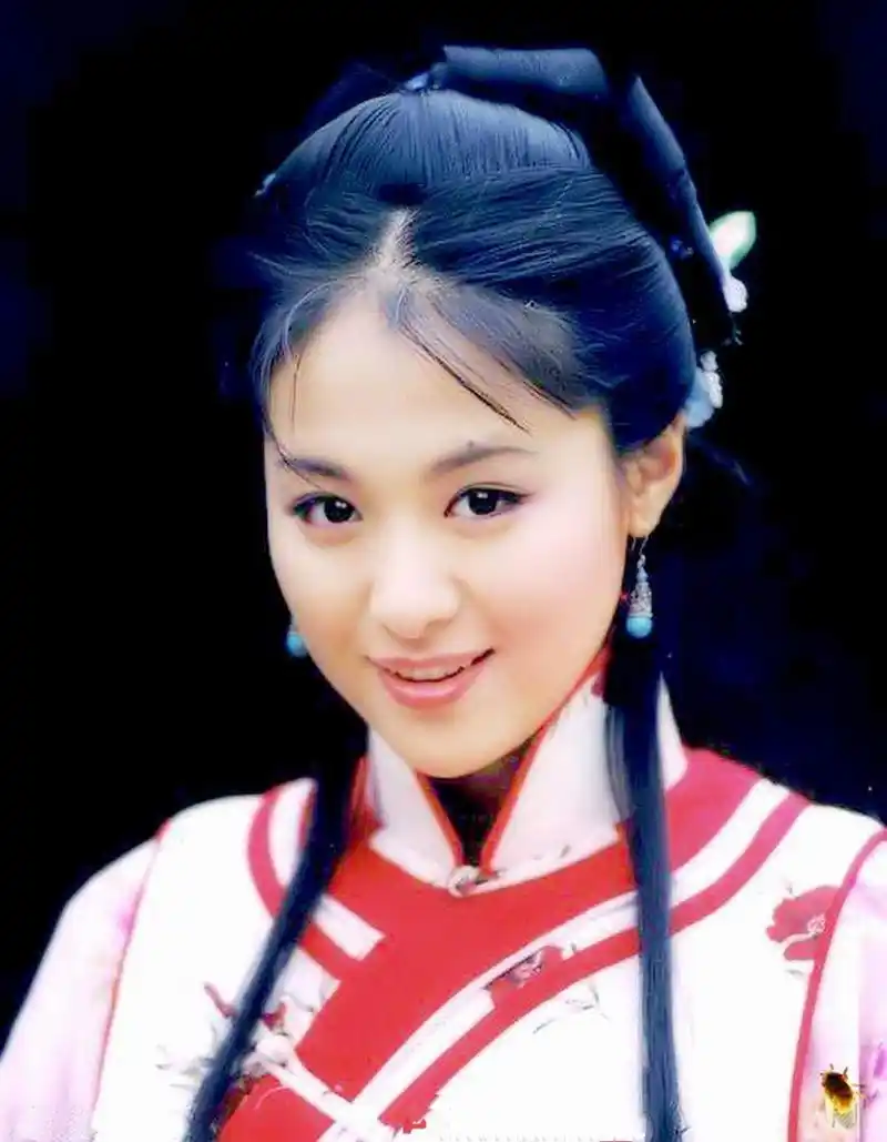 最具古典气质的女演员沈傲君,不同的年龄不同的美,尤其最后一张