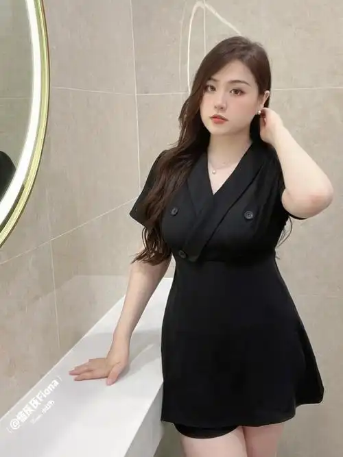 简单利落135斤微胖女生的夏天通勤穿搭