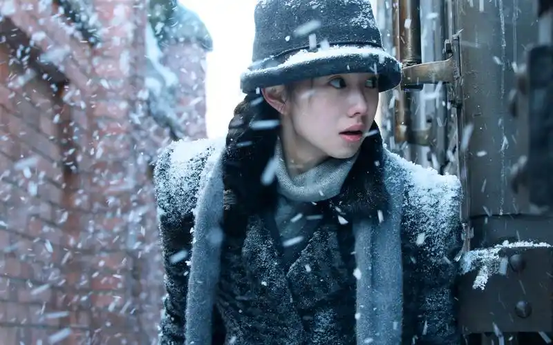 【悬崖之上首映】刘浩存呆萌谈《悬崖之上》印象最深一场戏:张艺谋