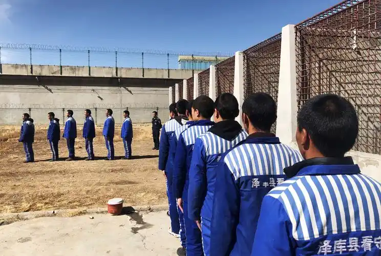 【泽库县看守所开展在押人员队列训练】