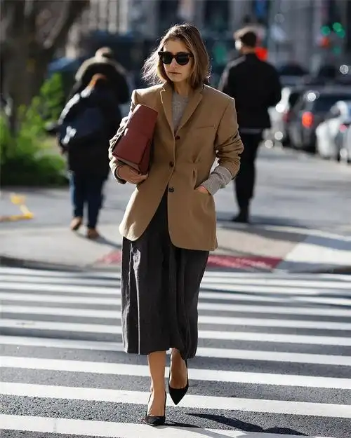 明星&时尚博主尖头鞋的穿搭特辑,早春必穿!-街拍look