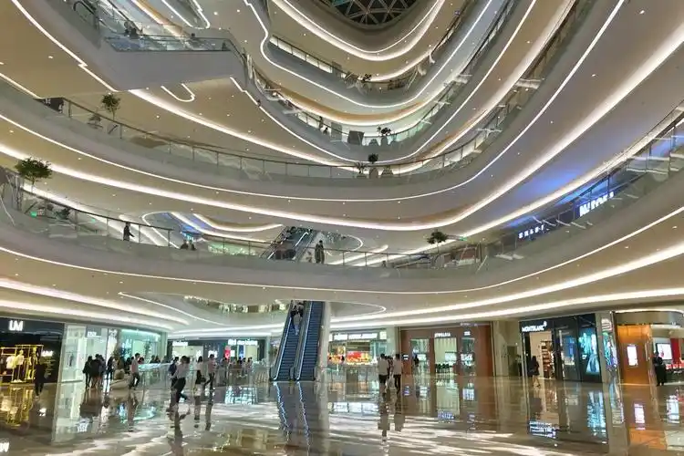 全深圳最大的购物中心壹方城酷炫内饰