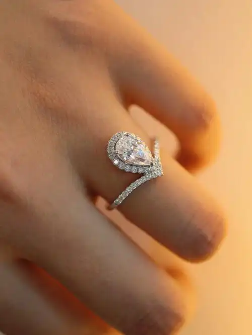 沦陷75超绝的水滴钻钻戒