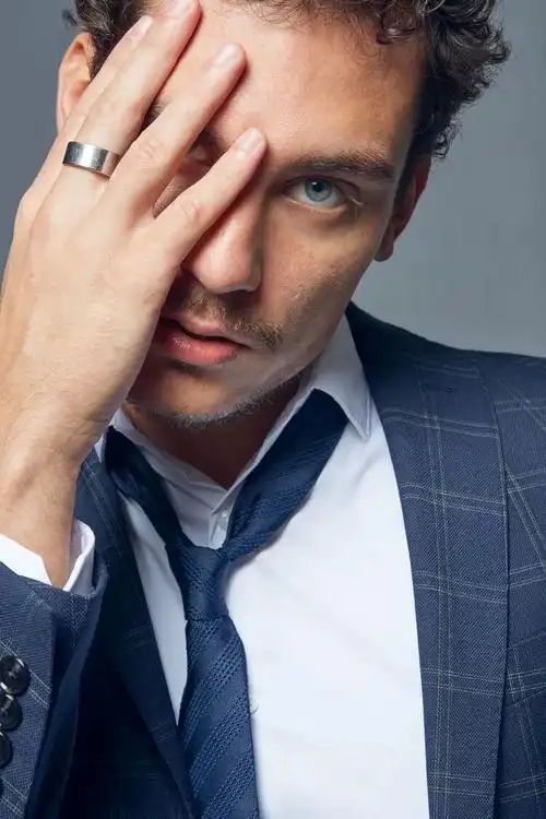 意大利男演员斯特凡诺·吉安诺因出演美剧《白莲花度假村》而走红